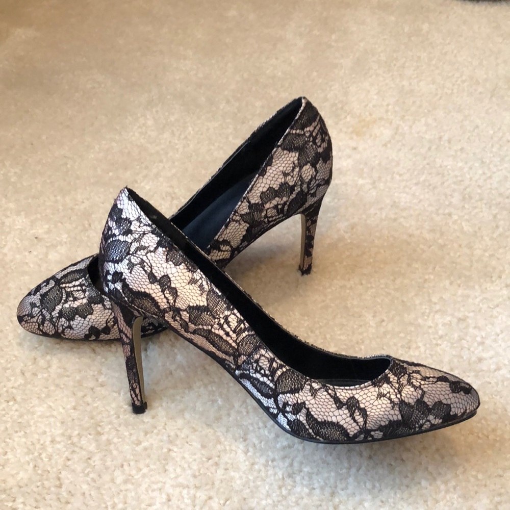 NWOT Ann Taylor 7M Black Lace w 3 1/2  Heels